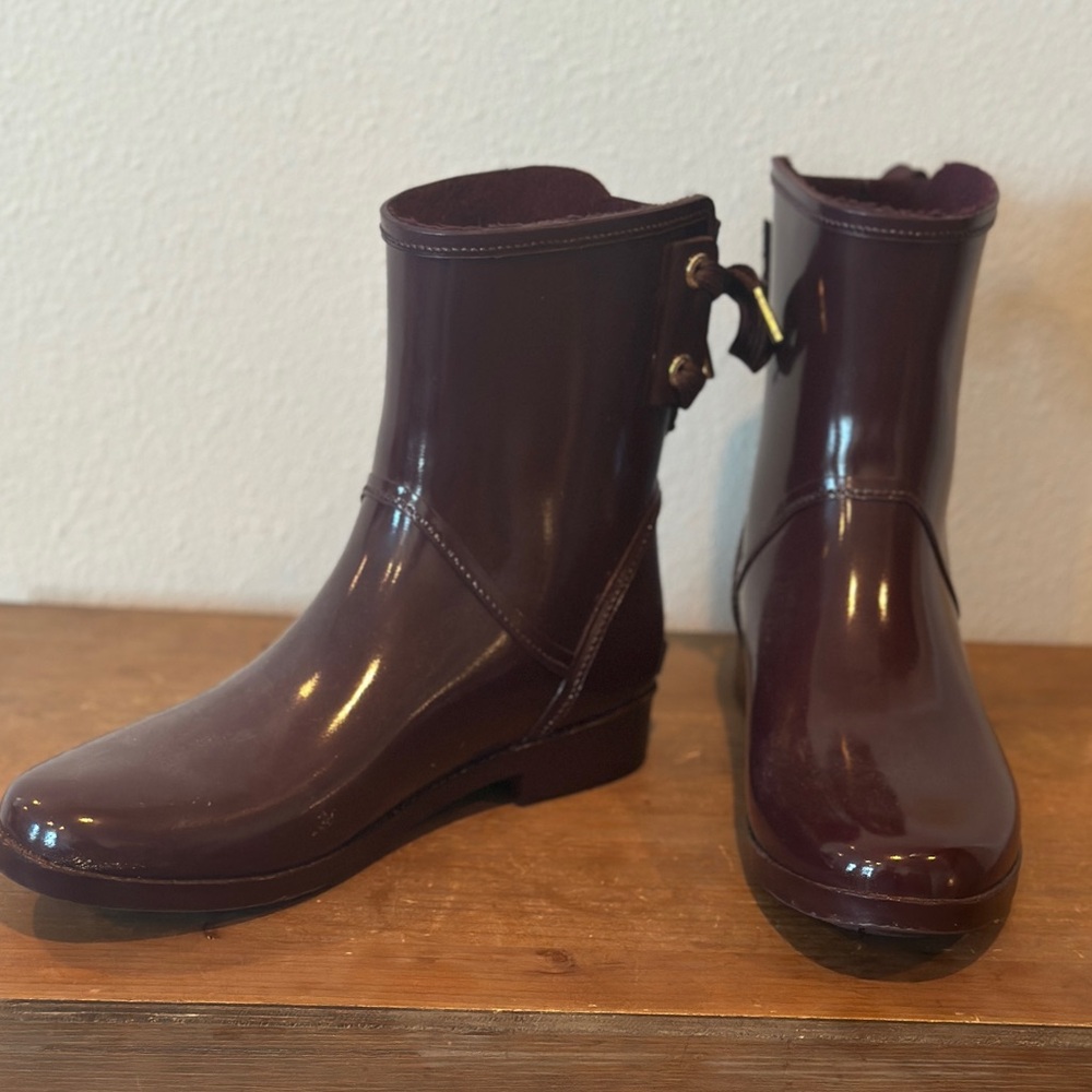 Micheal Kors Larson Burgundy Back Tie Rainboots size 10
